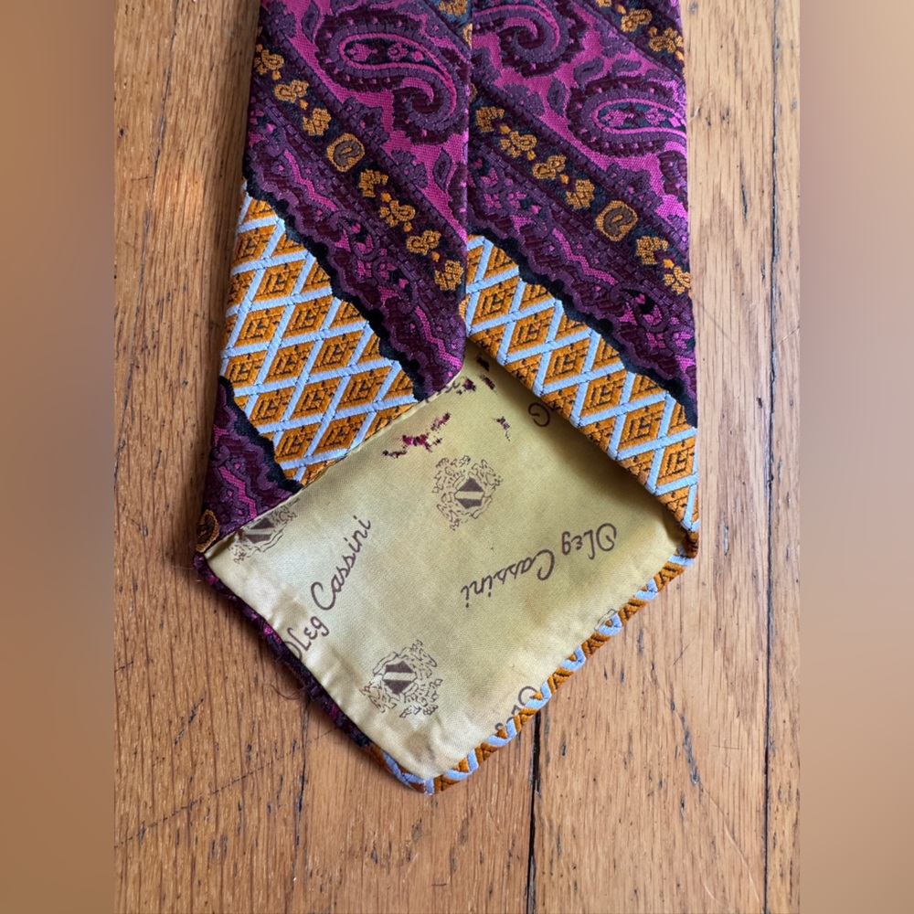 70s Vintage Oleg Cassini for Harris and Frank Yellow and Pink Paisley Silk Tie - Picture 5 of 6